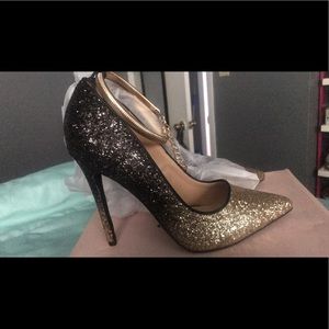 Gold/Black Pumps